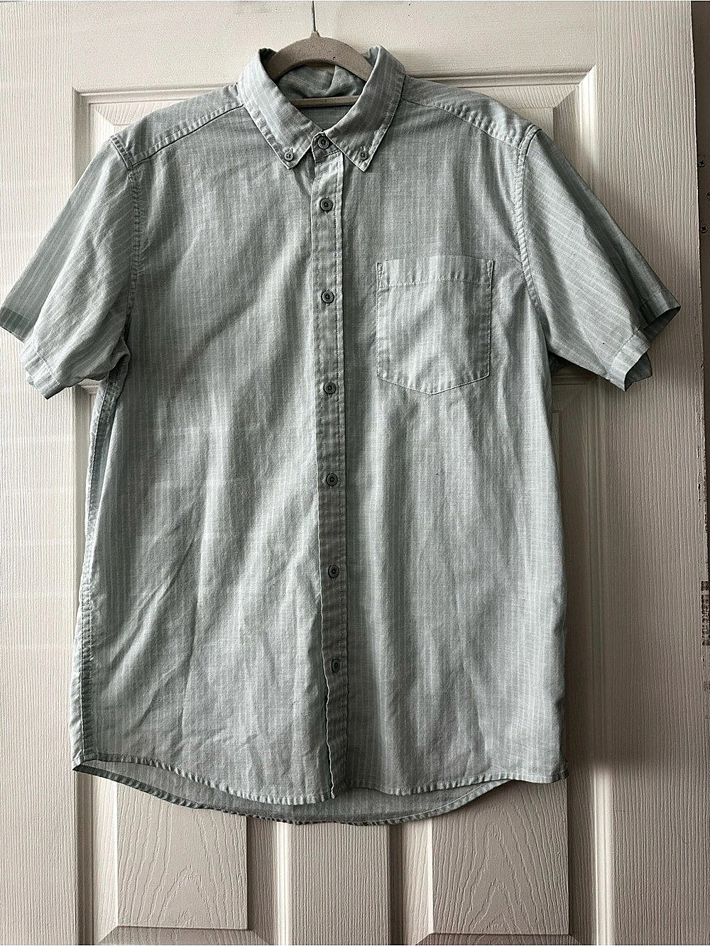 Patagonia Organic Cotton Button-Down Shirt in Light Green/Blue Medium Like New